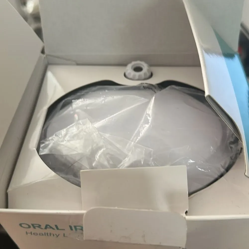 NIB White and Blue Water Flosser - Picture 9 of 9